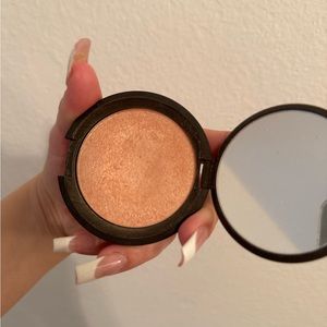 RARE Becca CHAMPAGNE POP Highlighter